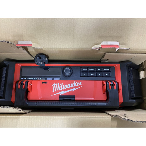 KIÁRUSÍTÁS Milwaukee M18 PRCDAB+-0 PACKOUT Akkus rádió és akku töltő 4933472112 KIPRÓBÁLT