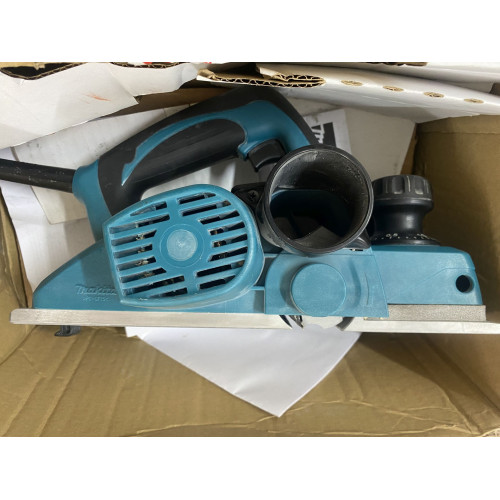 KIÁRUSÍTÁS Makita KP0800 gyalugép 82 mm, 620 W SZERVIZELT