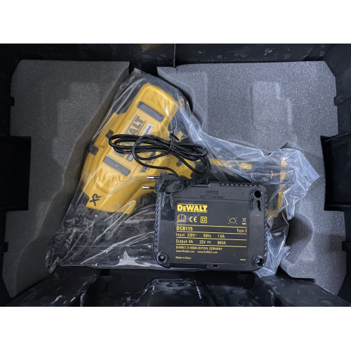 KIÁRUSÍTÁS DEWALT DCN650P2-QW Akkus szögező 18V/2,0Ah KIPRÓBÁLT