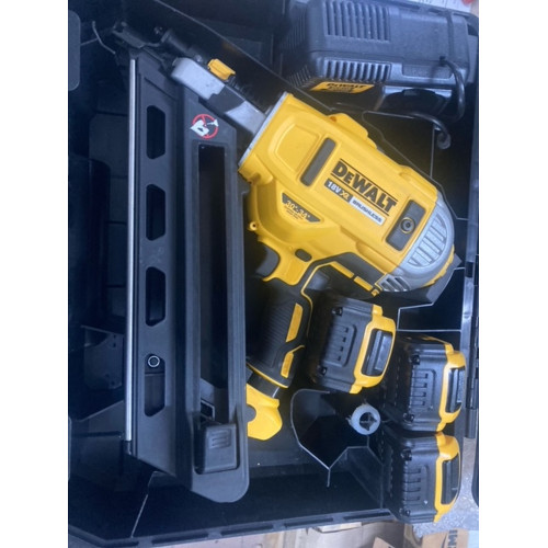 DeWALT DCN692P2 Akkus Szénkefementes akkus 50-90mm 2 sebességes szegbelövő (2x5,0Ah/18V)