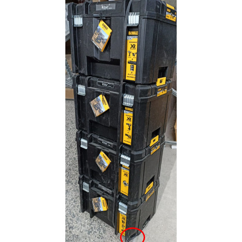 KIÁRUSÍTÁS DeWALT szerszámkészlet 18V-7 típusú szerszám,4xakku DCK865P4T SÉRÜLT KOFFER