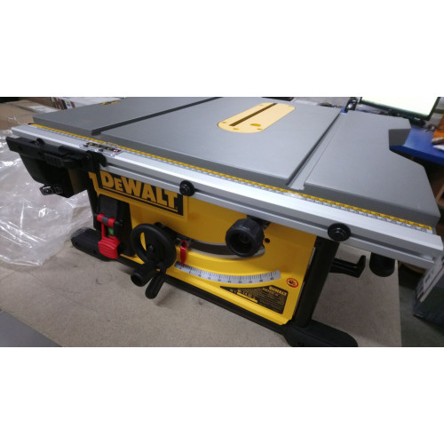 KIÁRUSÍTÁS DeWALT asztali fűrész 2000W, 250 mm DWE7492 VISSZAKÜLDÖTT