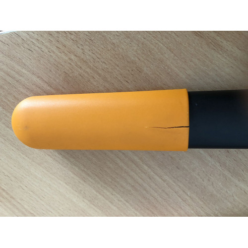 KIÁRUSÍTÁS Fiskars 114790 Sövénynyíró olló SÉRÜLT