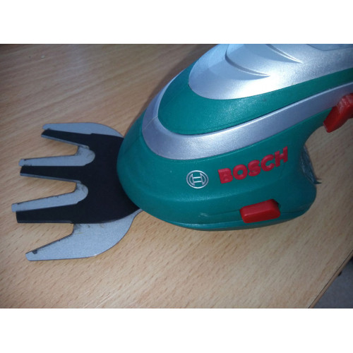 KIÁRUSÍTÁS Bosch ISIO3 Akkus bokorvágó- és -fűnyíróolló-készlet, 0600833102 HASZNÁLT