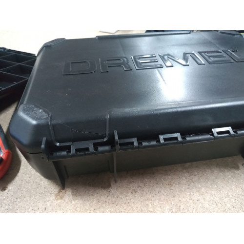 KIÁRUSÍTÁS DREMEL 4300-3/45 multifunkcionális szerszám 45 tartozékkal F0134300JC SÉRÜLT
