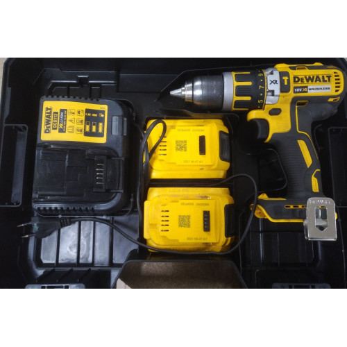 DeWALT 18V Kefe nélküli akkus ütvefúró- csavarozó DCD795D2