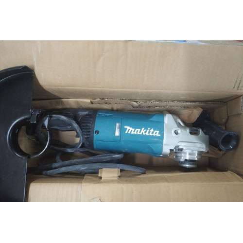 KIÁRUSÍTÁS Makita GA9061R Sarokcsiszoló lágyindítással (2000W/230mm) SZERVIZELT