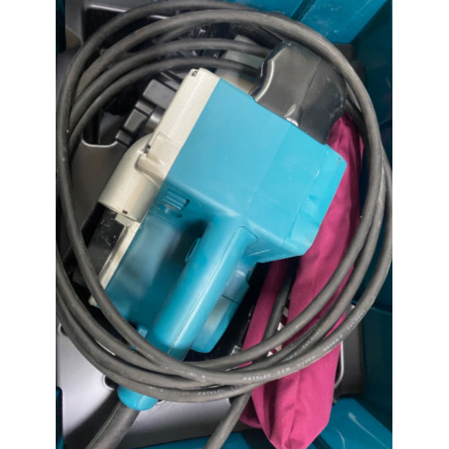 KIÁRUSÍTÁS Makita 9404J szalagcsiszoló, 100 x 610 mm, 1010 W, Makpac HASZNÁLT