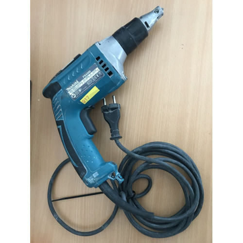 KIÁRUSÍTÁS Makita FS4300 csavarbehajtó HASZNÁLT