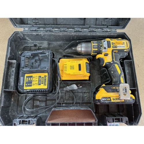 KIÁRUSÍTÁS DeWALT DCD790D2-QW akkus fúrócsavarozó 13mm (2x2,0Ah/18V) Tstak SZERVIZELT