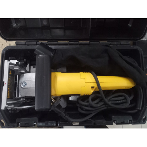 DeWALT DW682K-QS Lapostiplimaró (600W/100mm) +kofferben HASZNÁLT, SZERVIZELT